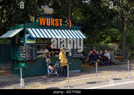 Currywurst Imbiss in Berlin, Deutschland Stockfoto
