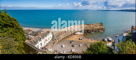 Der historische Hafen in Clovelly, eine kleine Heritage Village in North Devon, eine touristische Attraktion ist berühmt für seine steilen gepflasterten Hauptstraße und Meerblick Stockfoto