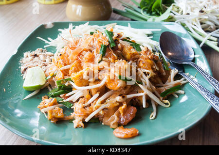 Padthai, beliebten thailändischen Stil Nudeln, Thai Nudeln mit Garnelen Stockfoto