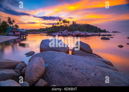 Strand bei Sonnenuntergang, Bintan, Tanjung Pinang, Riau Inseln, Indonesien Stockfoto