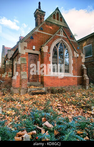 St Pancras Coroner’s Court and Mortuary, der erste eigens errichtete Coroner’s Court in Großbritannien, wurde 1888 in der Nähe des Friedhofs der St Pancras Church erbaut. Stockfoto