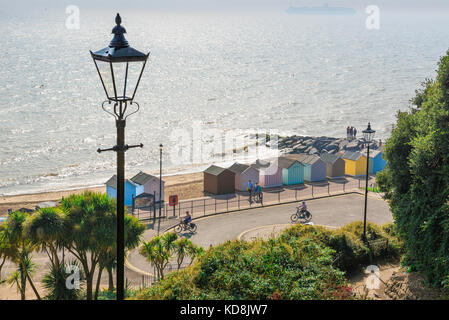 Felixstowe Strand Suffolk, Blick von der Esplanade Gärten mit Blick auf das Meer im traditionellen Badeort von Felixstowe, Suffolk, Großbritannien. Stockfoto