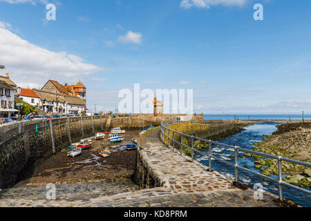 Blick auf den Hafen von Lynmouth, einem Dorf in Devon, England, am nördlichen Rand des Exmoor am Zusammenfluss von West und Ost Lyn Flüsse Lyn Stockfoto