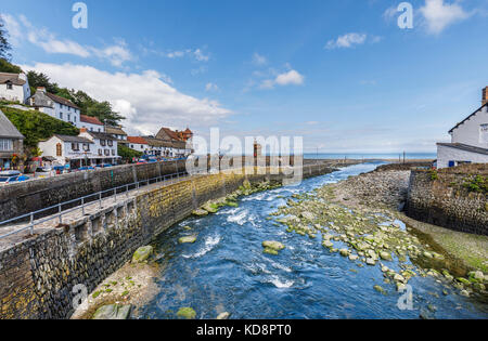 Mündung und Hafen von Lynmouth, einem Dorf in Devon, England, am nördlichen Rand des Exmoor am Zusammenfluss von West und Ost Lyn Flüsse Lyn Stockfoto