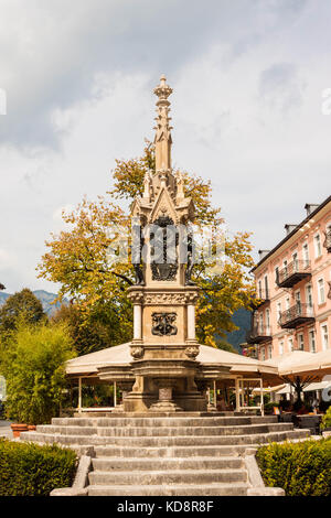 Bad Ischl, Österreich - 2 September, 2016: neo-gotischen Franz Karl Franz Karl Brunnen (Brunnen) mit Bronze Portraits des österreichischen Kaisers Franz Carl ein Stockfoto