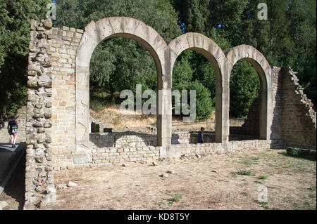 Römische Thermen von 1 v. Chr. in archäologischen Stätten in der mittelalterlichen Altstadt in Fiesole, Toskana, Italien. 26. August 2017 © wojciech Strozyk/Alamy Stock Stockfoto