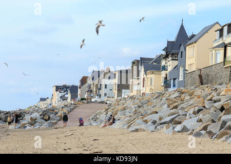 Frankreich, Calvados (50), Halbinsel Cotentin, Montebourg, station balnéaire de Blainville-sur-Mer, Le Front de Mer depuis la Plage // Frankreich, Manche, Cotentin, Agon Stockfoto