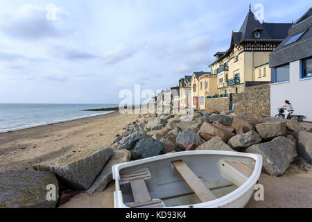 Frankreich, Calvados (50), Halbinsel Cotentin, Montebourg, station balnéaire de Blainville-sur-Mer, Promenade du front de mer // Frankreich, Manche, Cotentin, Agon Couta Stockfoto