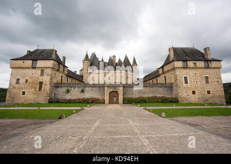 JUMILHAC-LE-GRAND, Dordogne, Frankreich: 1. JULI 2017: Vor dem Schloss von Jumilhac. Stockfoto