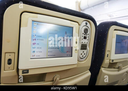 Computer Fernseher auf der Rückseite des flugzeugsitz von Air France Flug. Stockfoto