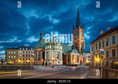 HDR-Bild von Riddarholmen Kirche in der Dämmerung in der Altstadt (Gamla Stan) von Stockholm, Schweden Stockfoto