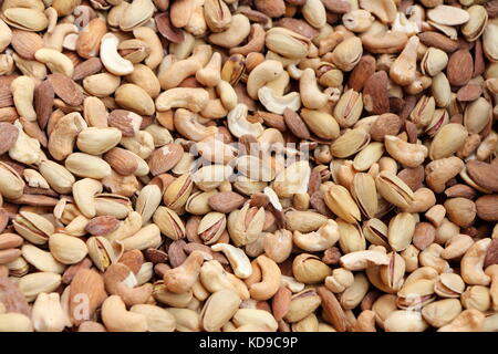 Hintergrund getrocknete Früchte: Nüsse, Cashewkerne, Pistazien und Mandeln Stockfoto