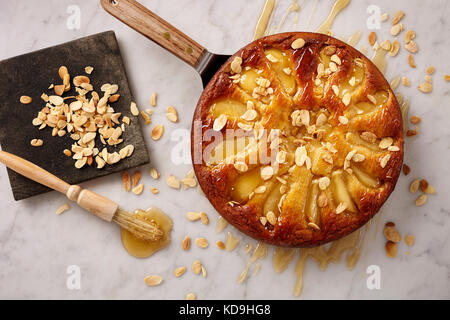 Kardamom Pear Honig Kuchen Stockfoto