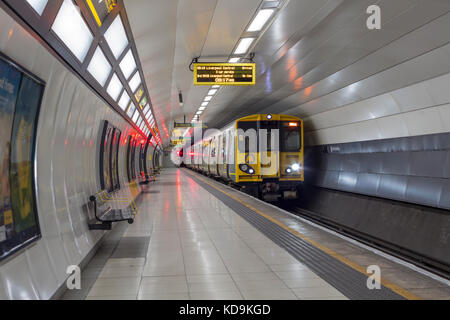 14/04/2017 Liverpool moorfields U-Bahnstation merseyrail Klasse 507 507019 Die 0850 Ormskirk - Liverpool Central Stockfoto