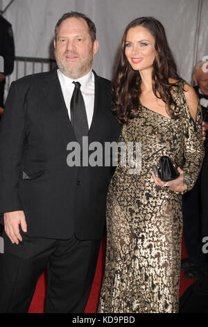 New YORK - 05. MAI: Harvey Weinstein und Georgina Chapman kommen zum Metropolitan Museum of Art Costume Institute Gala, Superheroes: Fashion and Fantasy, das am 5. Mai 2008 im Metropolitan Museum of Art in New York City Abgehalten Wird: Harvey Weinstein Hoo-Me/MediaPunch Stockfoto