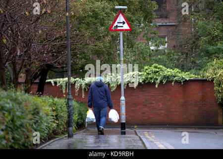 Glasgow, Schottland, UK.11. Oktober. Wetter in Großbritannien das schreckliche Sommerwetter setzt sich bis in den Herbst fort, da starke Regenfälle und starke Winde die Stadt heimsuchen. Credit Gerard Ferry/Alamy News Stockfoto