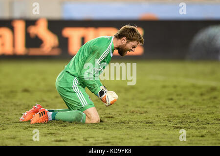 Houston, TX, USA. 11 Okt, 2017. Houston Dynamo Torwart Tyler Deric (1) feiert den Sieg nach der Major League Soccer Spiel zwischen dem Houston Dynamo und Kansas City Sporting bei BBVA Compass Stadion in Houston, TX. Chris Brown/CSM/Alamy leben Nachrichten Stockfoto