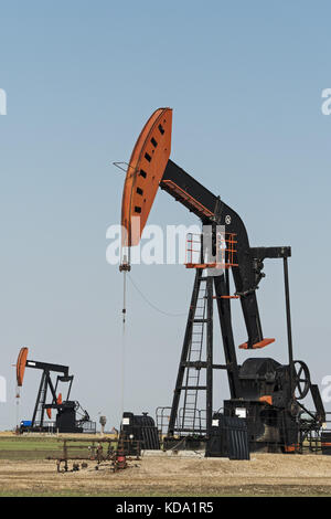 Stoughton, Saskatchewan, Kanada. September 2017. Ölbrunnenpumpen der Crescent Point Energy Pumpe Rohöl in der Nähe von Stoughton, Saskatchewan. Quelle: Bayne Stanley/ZUMA Wire/Alamy Live News Stockfoto