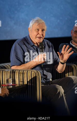 Bristol, UK. 11 Okt, 2017. Sir David Attenborough Premieren Blue Planet II im Kino De Lux, BBC Bristol feiert 60 Jahre der Natural History Unit mit dieser exklusiven Veranstaltung umfasst ein Screening der ersten Episode durch ein Gespräch mit Sir David Sir David Attenborough Credit: Alistair Heap/Alamy Leben Nachrichten gefolgt Stockfoto