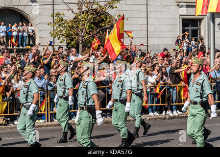 Madrid, Spanien - 12. Oktober 2017: Legionarios in Spanischen Nationalen Armee Parade marschieren. Mehrere Soldaten in der Armee Parade für Spaniens nationaler Tag. König Philipp VI., Königin Letizia und spanischen Ministerpräsidenten Mariano Rajoy den Vorsitz über die Parade. Juan Jimenez/Alamy leben Nachrichten Stockfoto