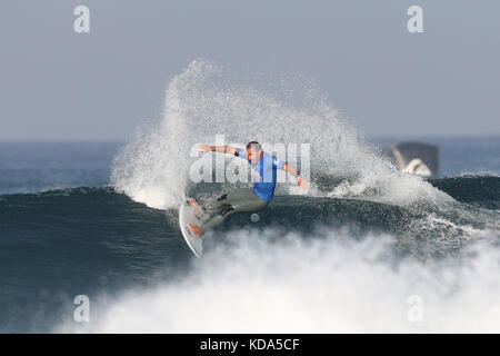 Hossegor, Frankreich. 12 Okt, 2017. SPORT, SURF, WSL QUIKSILVER PRO FRANCE-Caio Ibeli Brasiliens konkurriert bei der 1. Runde des 2017 World surfen Liga Quicksilver Pro France am 12. Oktober 2017 in Hossegor, Frankreich. Quelle: Manuel Blondeau/ZUMA Draht/Alamy leben Nachrichten Stockfoto