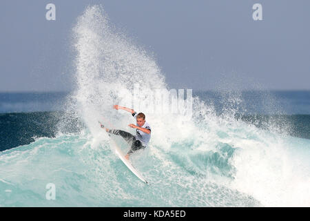 Hossegor, Frankreich. 12 Okt, 2017. SPORT, SURF, WSL QUIKSILVER PRO FRANCE - Ethan Ewing von Australien konkurriert bei der 1. Runde des 2017 World surfen Liga Quicksilver Pro France am 12. Oktober 2017 in Hossegor, Frankreich. Quelle: Manuel Blondeau/ZUMA Draht/Alamy leben Nachrichten Stockfoto