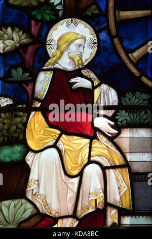 Glasfenster, Christus in der Kirche der Hl. Jungfrau Maria in Ringmer, Sussex Stockfoto