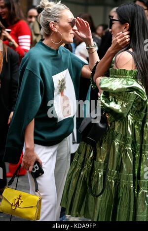 Street Style, Frühling/Sommer 2018, London Fashion Week, UK 16. September 2017 Stockfoto