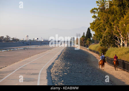 Radweg im nächsten Park zu hollydale zusammen los angeles River, South Gate, Los Angeles County, Kalifornien, USA Stockfoto