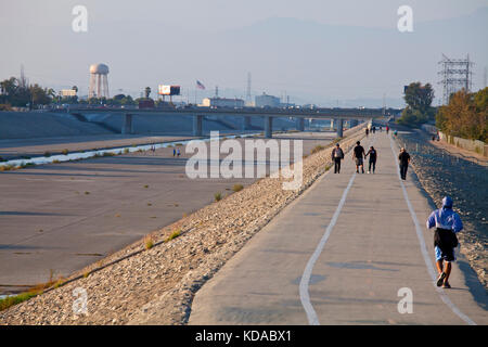 Radweg im nächsten Park zu hollydale zusammen los angeles River, South Gate, Los Angeles County, Kalifornien, USA Stockfoto