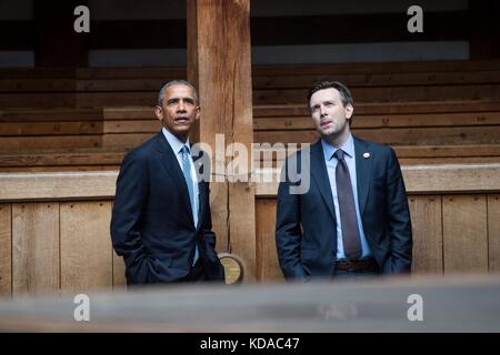 US-Präsident Barack Obama besucht das Shakespeare Globe Theatre am 23. April 2016 in London. Stockfoto