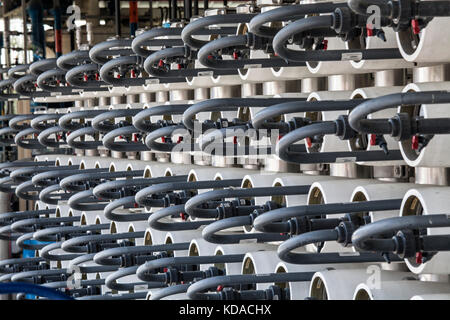 Das umgekehrte Osmose-System entfernt organisches Material, Viren und Pestizide in der Leo J. Vander Lans Advanced Water Treatment Facility. Long Beach, Kalifornien Stockfoto