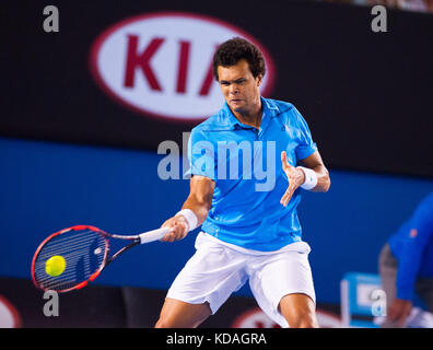 Jo-wilifried Tsonga konfrontiert. r Federer (SUI) der vierten Runde der Australian Open 2014 Männer singles. Als Grudge Match zwischen den Rivalen in Rechnung gestellt, federe Stockfoto