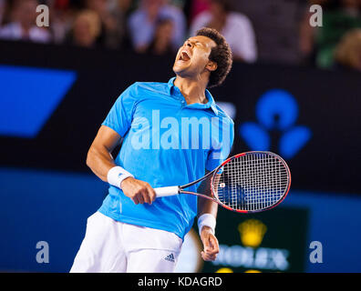 Jo-wilifried Tsonga konfrontiert. r Federer (SUI) der vierten Runde der Australian Open 2014 Männer singles. Als Grudge Match zwischen den Rivalen in Rechnung gestellt, federe Stockfoto