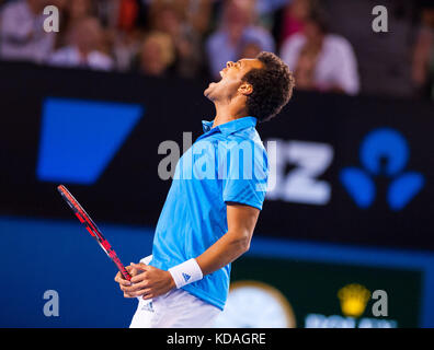 Jo-wilifried Tsonga konfrontiert. r Federer (SUI) der vierten Runde der Australian Open 2014 Männer singles. Als Grudge Match zwischen den Rivalen in Rechnung gestellt, federe Stockfoto