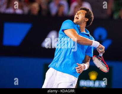 Jo-wilifried Tsonga konfrontiert. r Federer (SUI) der vierten Runde der Australian Open 2014 Männer singles. Als Grudge Match zwischen den Rivalen in Rechnung gestellt, federe Stockfoto