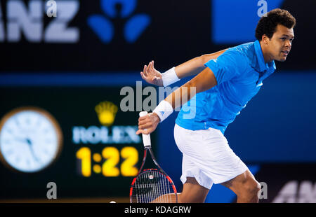 Jo-wilifried Tsonga konfrontiert. r Federer (SUI) der vierten Runde der Australian Open 2014 Männer singles. Als Grudge Match zwischen den Rivalen in Rechnung gestellt, federe Stockfoto