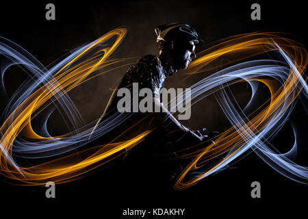 Radfahrer mit dynamischen Licht Effekt Stockfoto