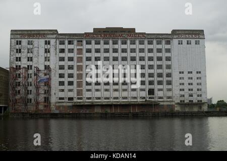 Verfallenes Spillers Millennium Blume Mühlen Gebäude Stockfoto