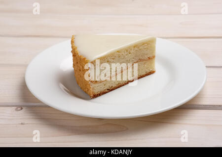 Teil der Käsekuchen auf Platte Stockfoto