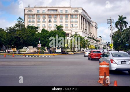 Hotel Zone am Paseo de Montejo in Merida, Yucatan, Mexiko, Fiesta Americana Hotel und Restaurant Sanborns Stockfoto