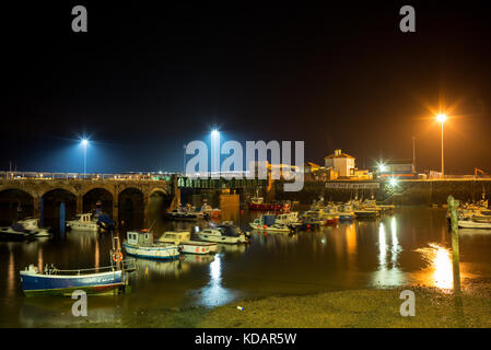 Folkestone Hafen bei Nacht Stockfoto