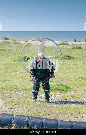 Powered Paragliding vom Pensarn Strand North Wales UK Stockfoto