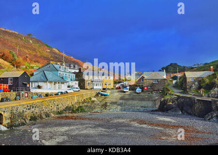 Mullion Harbour, Cornwall, Großbritannien - John Gollop Stockfoto