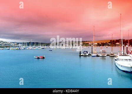 Einige Boote am Hafen von Falmouth, Cornwall, im Vereinigten Königreich Stockfoto