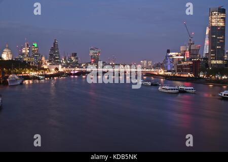 London Skyline bei Nacht Stockfoto