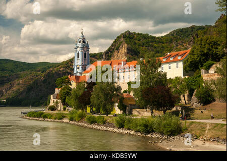 Dürnstein Kirche in der Nähe der Donau Stockfoto