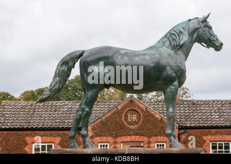 Statue des Rennpferd Persimmon an die Königlichen Stallungen, Sandringham. Stockfoto