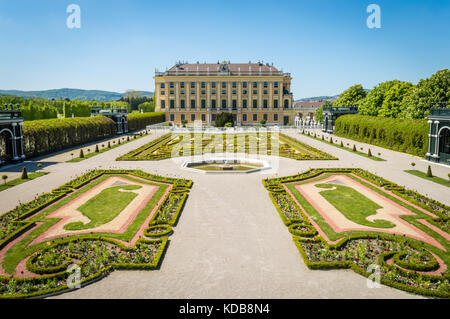 Blick auf den Privy Garden im Schloss Schönbrunn in Österreich, Wien. Stockfoto