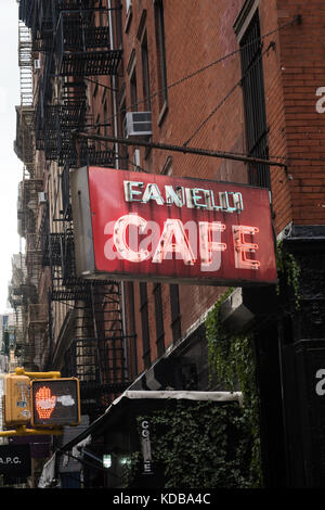 Fanelli Cafe Neonschild im SoHo Historic District, New York City, USA Stockfoto